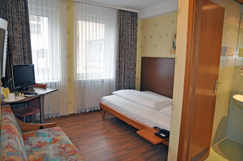 Hotel Astoria Frankfurt am Main Exterior foto